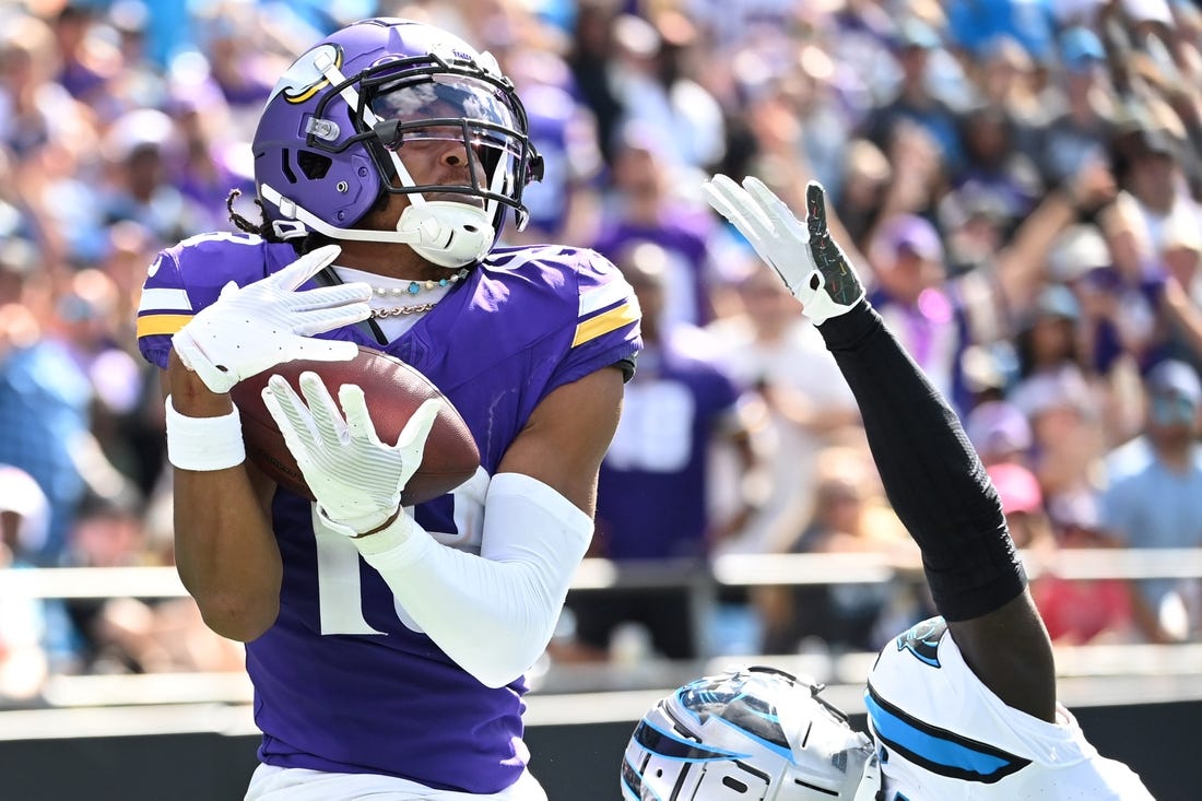 Justin Jefferson, Vikings rally past Panthers for first win