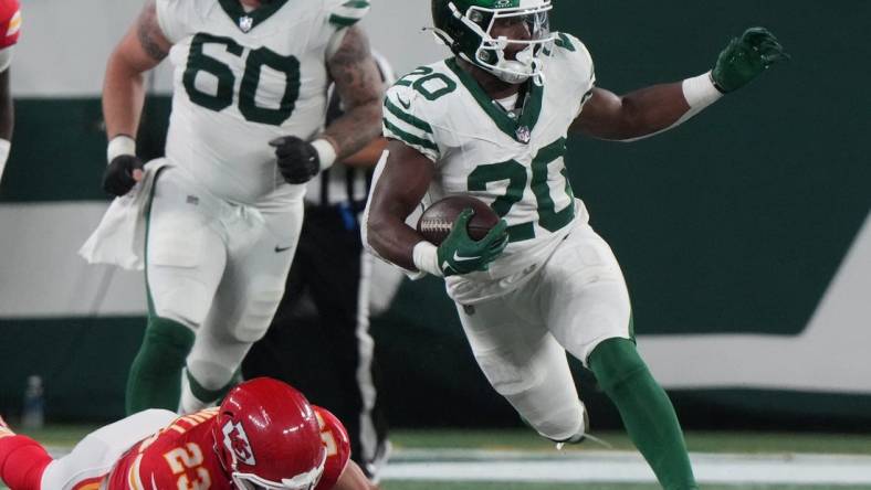 East Rutherford, NJ    October 1, 2023    Drue Tranquill of the Chiefs misses Breece Hall of the Jets as he runs the ball in the second half. The New York Jets host the Kansas City Chiefs at MetLife Stadium in East Rutherford, NJ on October 1, 2023.