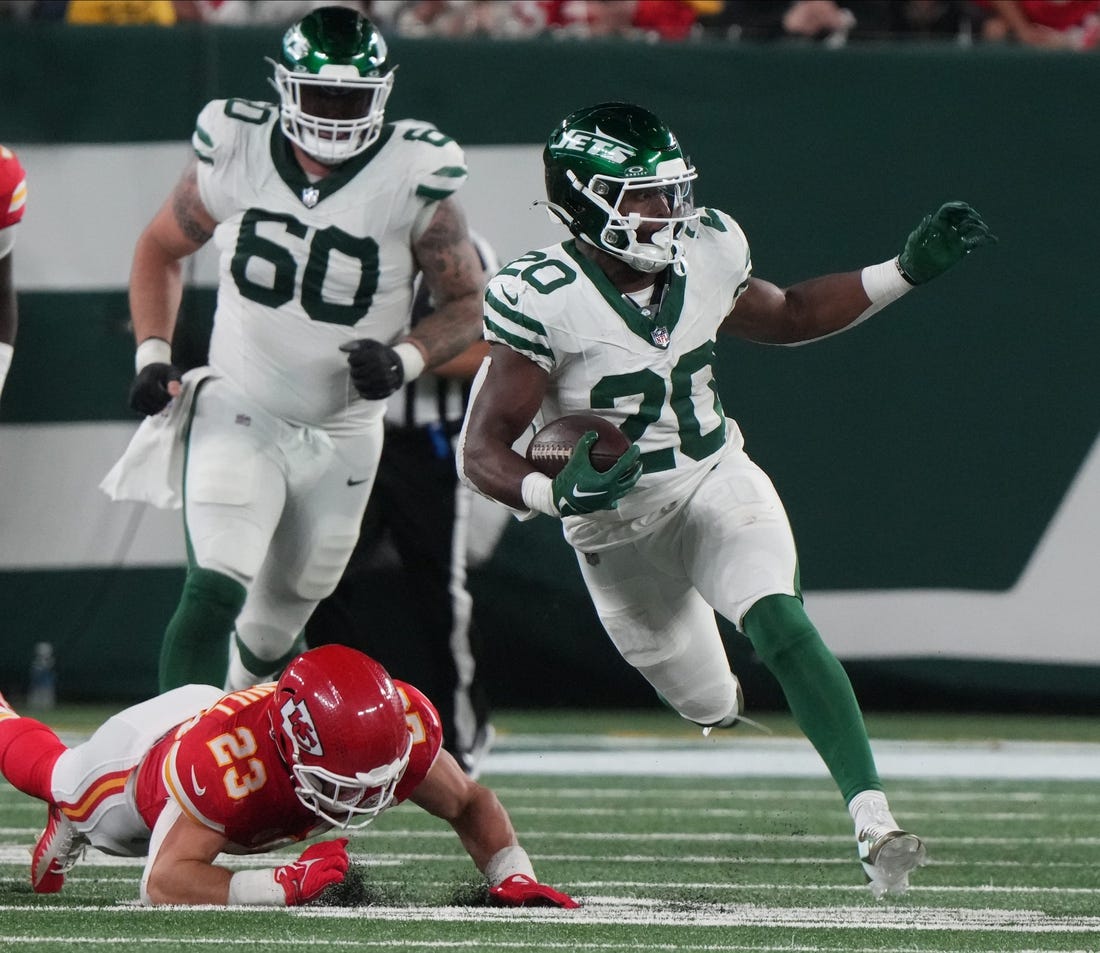 East Rutherford, NJ    October 1, 2023    Drue Tranquill of the Chiefs misses Breece Hall of the Jets as he runs the ball in the second half. The New York Jets host the Kansas City Chiefs at MetLife Stadium in East Rutherford, NJ on October 1, 2023.