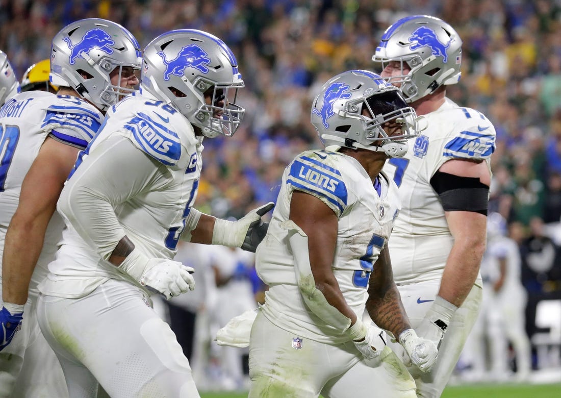 Detroit Lions pound the Packers at Lambeau 34-20.