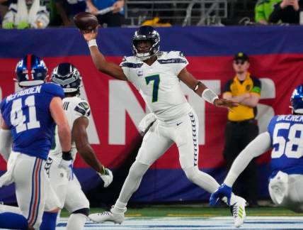 Oct 2, 2023; East Rutherford, New Jersey, USA; Seattle Seahawks quarterback Geno Smith (7) throws in the 1st half against the New York Giants at MetLife Stadium. Mandatory Credit: Robert Deutsch-USA TODAY Sports
