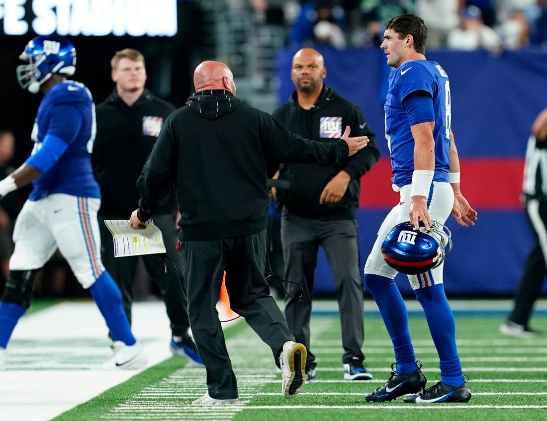 Daniel Jones sacked 10 times as Giants show little in 24-3 loss to