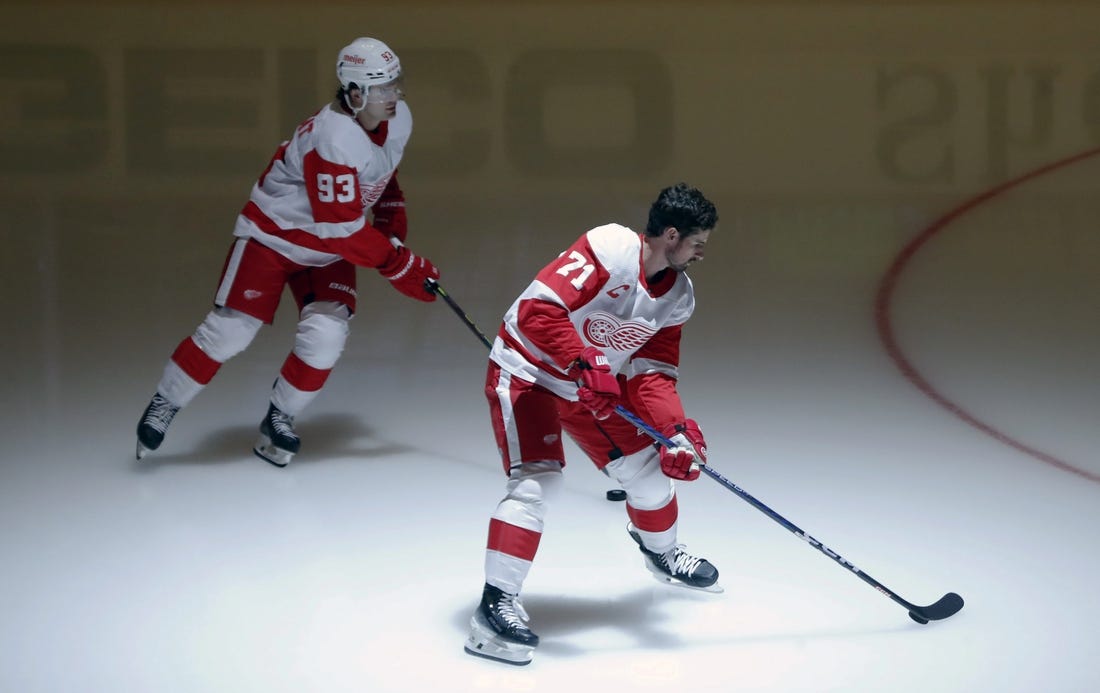 New faces lead the way as Detroit Red Wings top New Jersey Devils, start  season 2-0