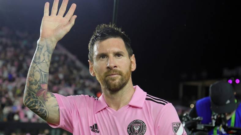 Oct 7, 2023; Fort Lauderdale, Florida, USA; Inter Miami CF forward Lionel Messi (10) acknowledges fans after the game against FC Cincinnati at DRV PNK Stadium. Mandatory Credit: Sam Navarro-USA TODAY Sports