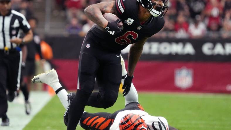 Arizona Cardinals running back James Conner (6) breaks past Cincinnati Bengals safety Nick Scott (33) at State Farm Stadium in Glendale on Oct. 8, 2023.