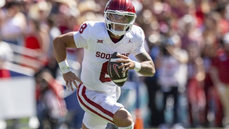 Oct 7, 2023; Dallas, Texas, USA; Oklahoma Sooners quarterback Dillon Gabriel (8) in action during the game between the Texas Longhorns and the Oklahoma Sooners at the Cotton Bowl. Mandatory Credit: Jerome Miron-USA TODAY Sports