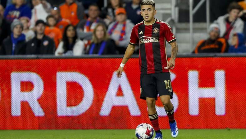 Oct 21, 2023; Cincinnati, Ohio, USA; Atlanta United FC midfielder Thiago Almada (10) dribbles against FC Cincinnati in the second half at TQL Stadium. Mandatory Credit: Katie Stratman-USA TODAY Sports