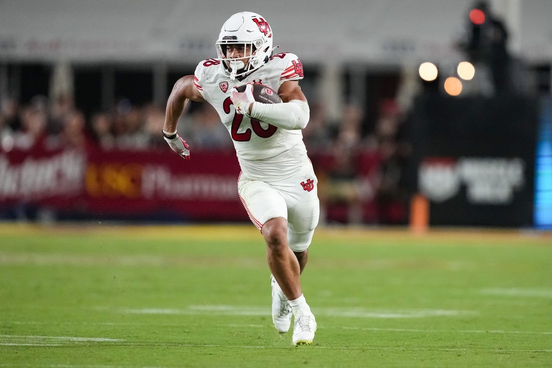 Oct 21, 2023; Los Angeles, California, USA; Utah Utes running back Sione Vaki (28) carries the ball against the Southern California Trojans in the second half at United Airlines Field at Los Angeles Memorial Coliseum. Mandatory Credit: Kirby Lee-USA TODAY Sports