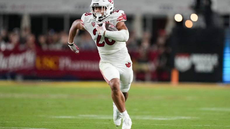 Oct 21, 2023; Los Angeles, California, USA; Utah Utes running back Sione Vaki (28) carries the ball against the Southern California Trojans in the second half at United Airlines Field at Los Angeles Memorial Coliseum. Mandatory Credit: Kirby Lee-USA TODAY Sports