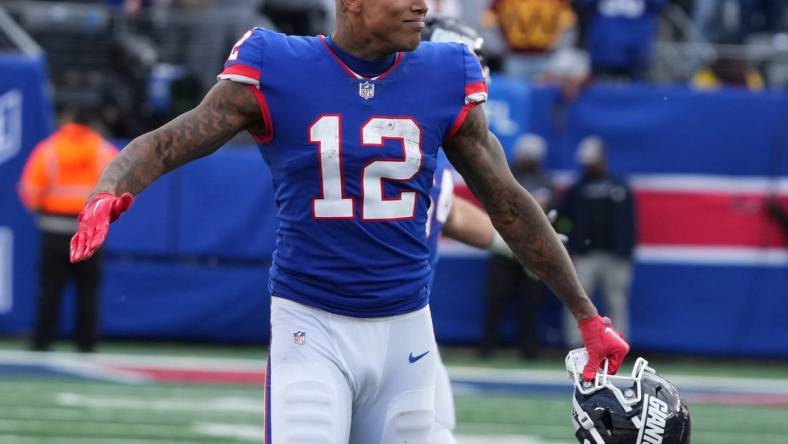 East Rutherford, NJ     October 22, 2023 -- Darren Waller of the Giants at the end of the game. The NY Giants host the Washington Commanders at MetLife Stadium in East Rutherford, NJ on October 22, 2023.