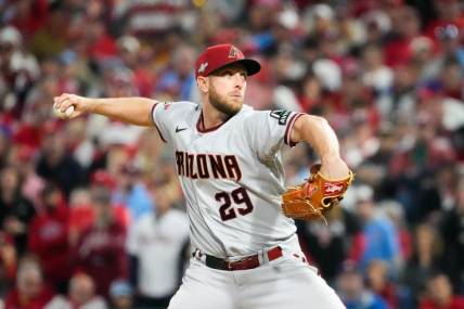 Arizona Diamondbacks starting pitcher Merrill Kelly (29) pitches during the fifth inning against the Philadelphia Phillies in Game 6 of the NLCS at Citizens Bank Park on Oct. 23, 2023, in Philadelphia, PA. The Arizona Diamondbacks won Game 6 of the NLCS against the Philadelphia Phillies, 5-1.