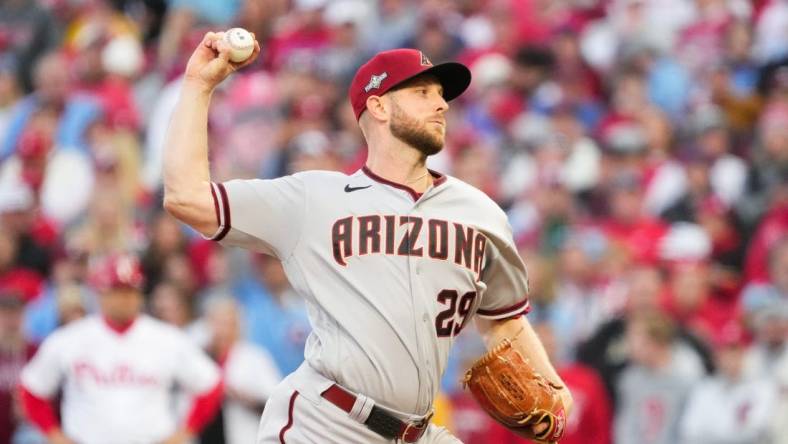 Arizona Diamondbacks starting pitcher Merrill Kelly (29) pitches during the first inning against the Philadelphia Phillies in Game 6 of the NLCS at Citizens Bank Park on Oct. 23, 2023, in Philadelphia, PA. The Arizona Diamondbacks won Game 6 of the NLCS against the Philadelphia Phillies, 5-1.