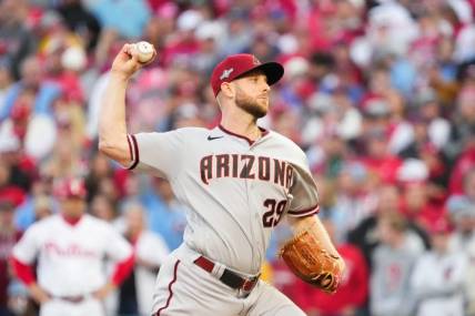 Arizona Diamondbacks starting pitcher Merrill Kelly (29) pitches during the first inning against the Philadelphia Phillies in Game 6 of the NLCS at Citizens Bank Park on Oct. 23, 2023, in Philadelphia, PA. The Arizona Diamondbacks won Game 6 of the NLCS against the Philadelphia Phillies, 5-1.