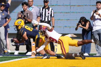 Oct 28, 2023; Berkeley, California, USA; California Golden Bears wide receiver Trond Grizzell (left) catches a touchdown pass against USC Trojans safety Jaylin Smith (right) during the second quarter at California Memorial Stadium. Mandatory Credit: Darren Yamashita-USA TODAY Sports