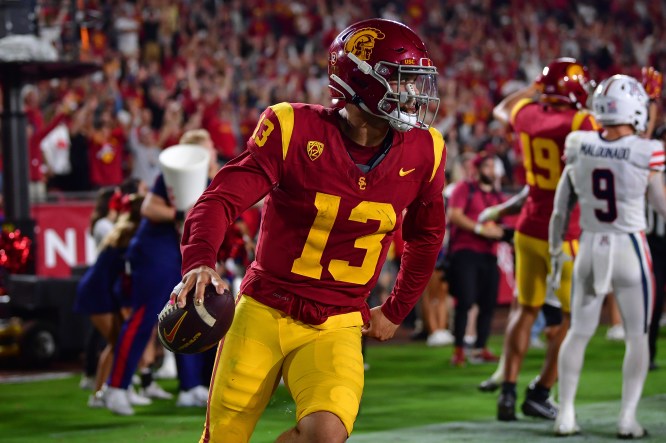 Jayden Daniels has started off the 2023 season very strong, and DraftKings  gives him the 6th Best odds to win the Heisman Trophy after Week…