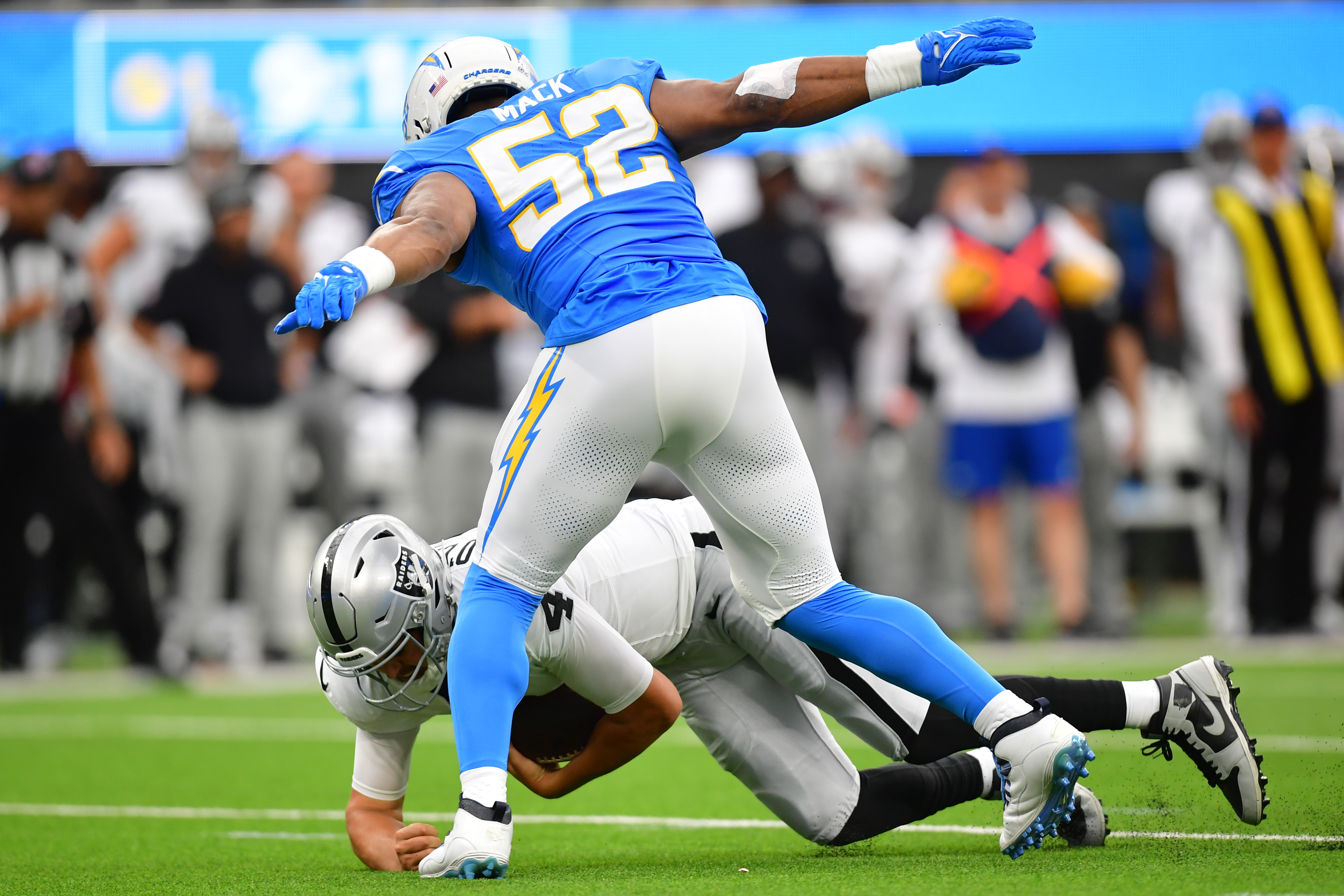 Los Angeles Chargers' Khalil Mack dominates former Raiders team with 6 sacks