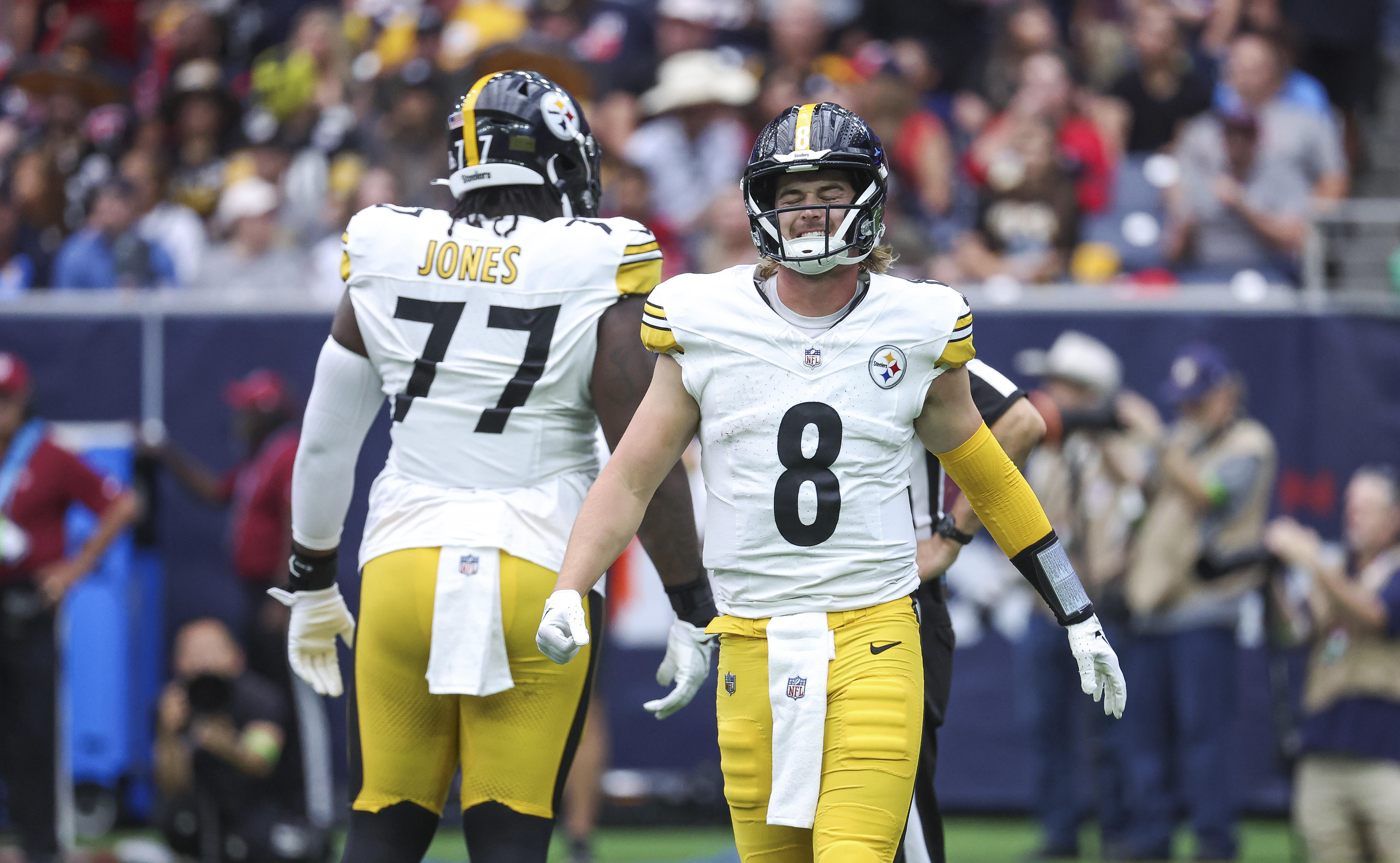 Pittsburgh Steelers QB Kenny Pickett ruled out with knee injury