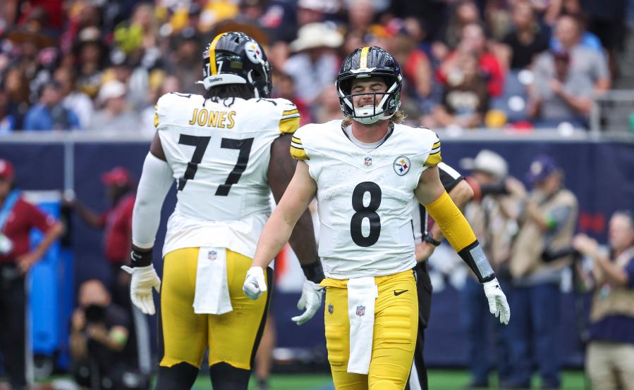 Steelers' Kenny Pickett Suffers Apparent Knee Injury, Ruled Out