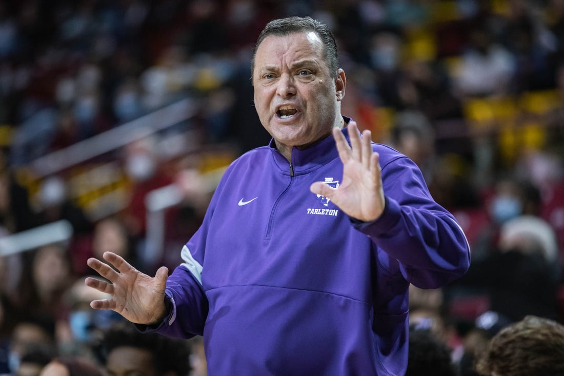 Head coach Billy Gillispie yells to players as the New Mexico State Aggies face off against the Tarleton State Texans at the Pan American Center in Las Cruces on Thursday, Jan. 13, 2022.

Nmsu Tsu 16