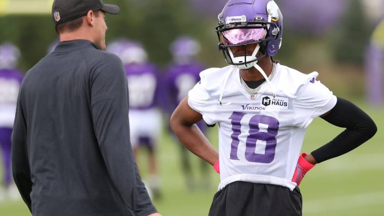 Vikings head coach Kevin O'Connell and wide receiver Justin Jefferson could be inclined to take another week to decide his status. Mandatory Credit: Matt Krohn-USA TODAY Sports