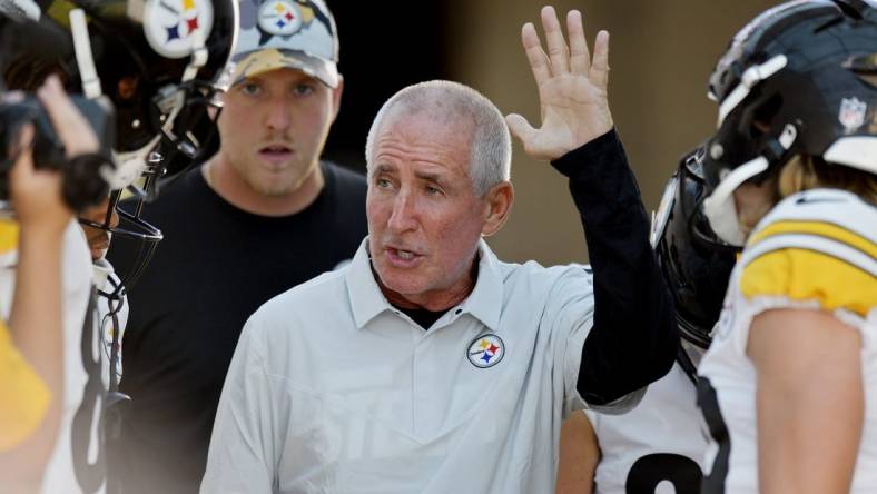 Steelers special teams coach Danny Smith talks to his players before taking the field before the start of Saturday's game. The Jacksonville Jaguars hosted the Pittsburgh Steelers in pre-season football at TIAA Bank Field in Jacksonville, FL Saturday, August 20, 2022. [Bob Self/Florida Times-Union]

Jki 082022 Bs Jags Vs Stee 2