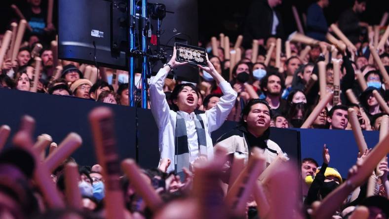 Nov 5, 2022; San Francisco, California, USA; Fans react during the League of Legends World Championships between T1 and DRX at Chase Center. Mandatory Credit: Kelley L Cox-USA TODAY Sports