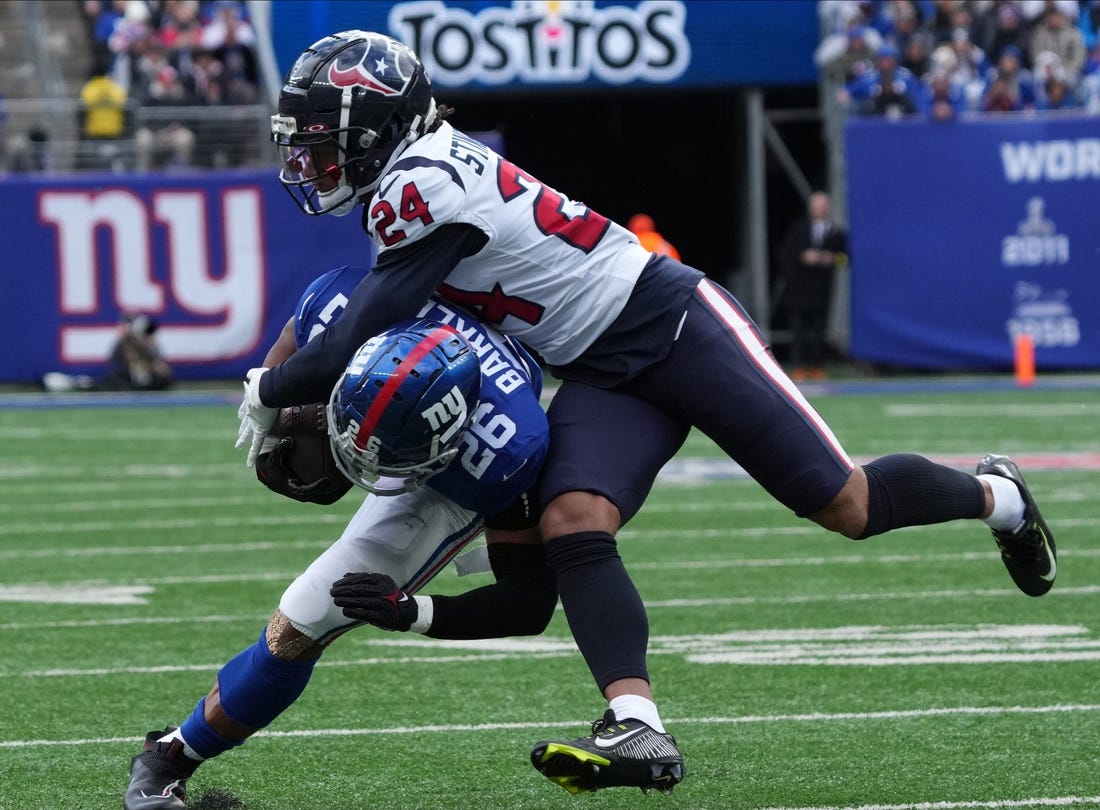 Saquon Barkley of the Giants running the ball against Derek Stingley Jr. of the Texans in the first half. The Houston Texans at the New York Giants in a game played at MetLife Stadium in East Rutherford, NJ on November 13, 2022.

The Houston Texans Face The New York Giants In A Game Played At Metlife Stadium In East Rutherford Nj On November 13 2022