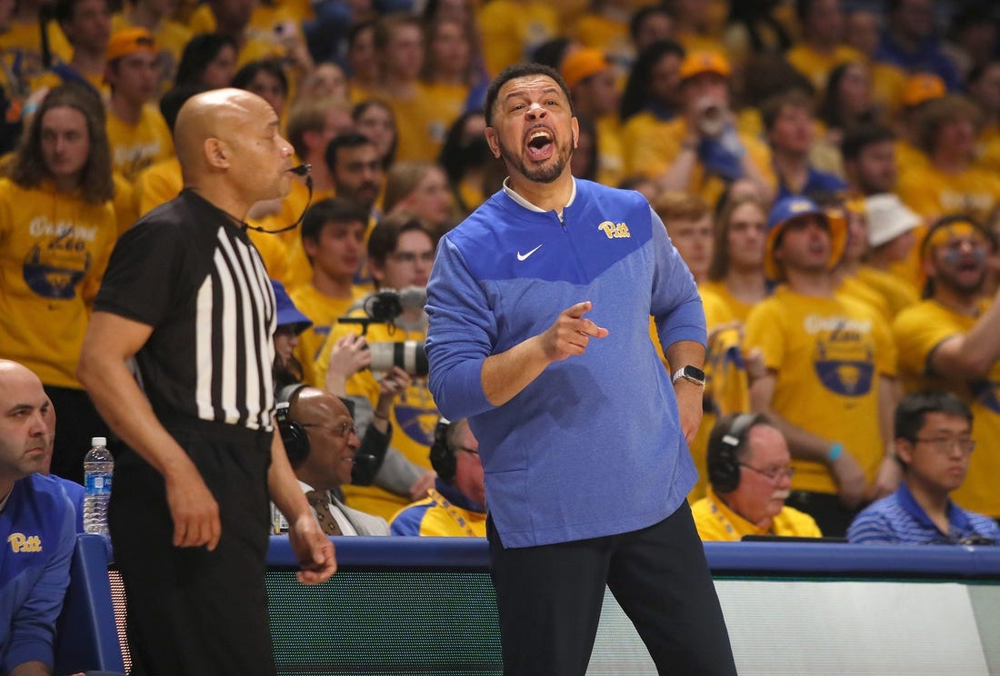 Pittsburgh Panthers head coach Jeff Capel calls out to his players during the second half against the Syracuse Orange on February 25, 2023 at the Petersen Events Center in Pittsburgh, PA.

Pittsburgh Panthers Vs Syracuse Orange Mens Basketball