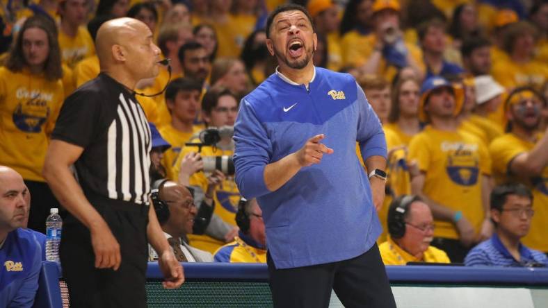 Pittsburgh Panthers head coach Jeff Capel calls out to his players during the second half against the Syracuse Orange on February 25, 2023 at the Petersen Events Center in Pittsburgh, PA.

Pittsburgh Panthers Vs Syracuse Orange Mens Basketball