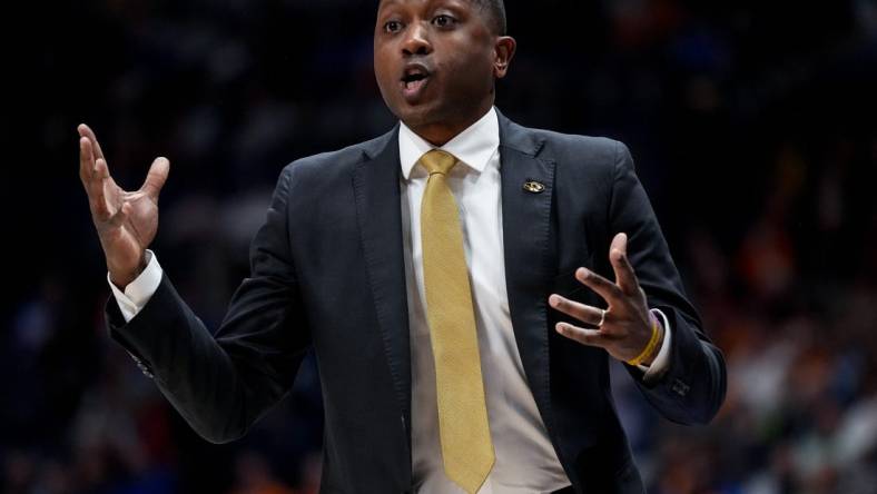 Missouri head coach Dennis Gates works with his team against the Tennessee during the first half of a SEC Men   s Basketball Tournament quarterfinal game at Bridgestone Arena in Nashville, Tenn., Friday, March 10, 2023.

Ut Mo G8 031023 An 007