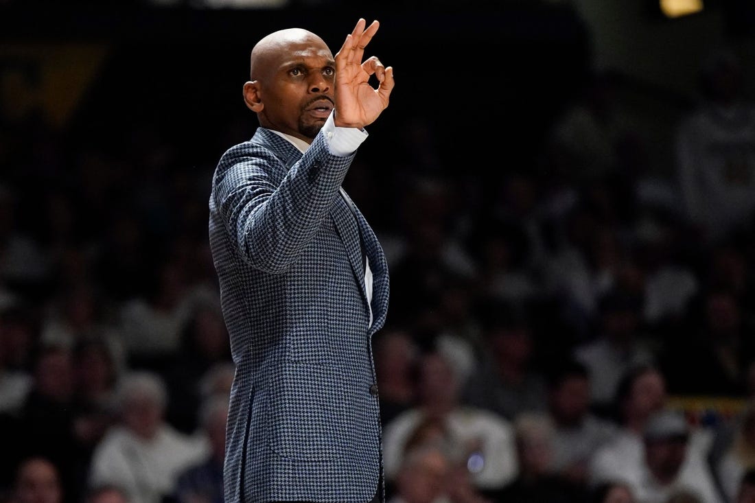 Vanderbilt head coach Jerry Stackhouse gives instructions to his players during the first half of a National Invitation Tournament quarterfinal game against UAB at Memorial Gymnasium Wednesday, March 22, 2023 in Nashville, Tenn.

Nas Vanderbilt Uab 012