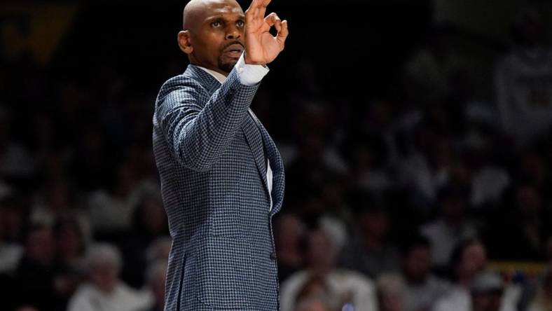 Vanderbilt head coach Jerry Stackhouse gives instructions to his players during the first half of a National Invitation Tournament quarterfinal game against UAB at Memorial Gymnasium Wednesday, March 22, 2023 in Nashville, Tenn.

Nas Vanderbilt Uab 012