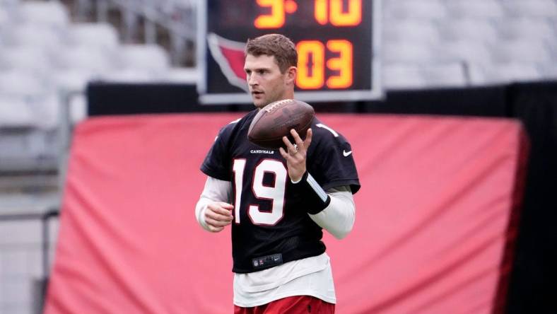 Jul 27, 2023; Phoenix, AZ, USA; Arizona Cardinals quarterback Jeff Driskel (19) during training camp at State Farm Stadium. Mandatory Credit: Rob Schumacher-Arizona Republic