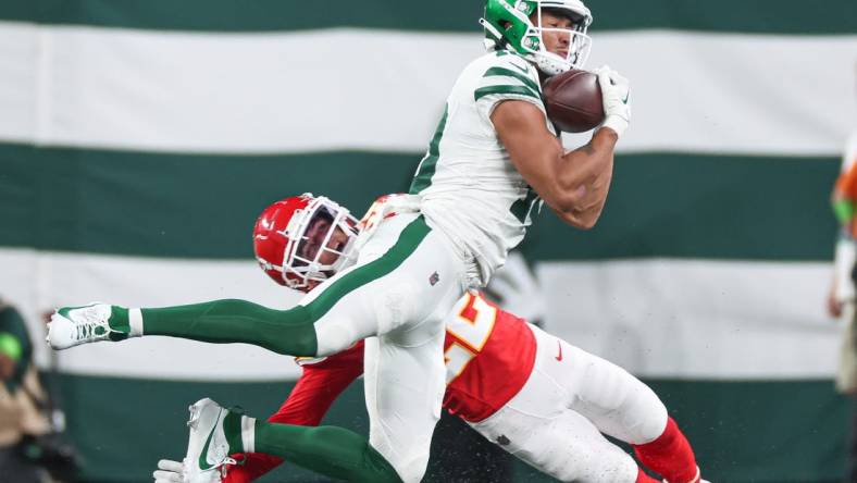 Oct 1, 2023; East Rutherford, New Jersey, USA; New York Jets wide receiver Allen Lazard (10) makes a catch as Kansas City Chiefs cornerback Trent McDuffie (22) defends during the first half at MetLife Stadium. Mandatory Credit: Vincent Carchietta-USA TODAY Sports