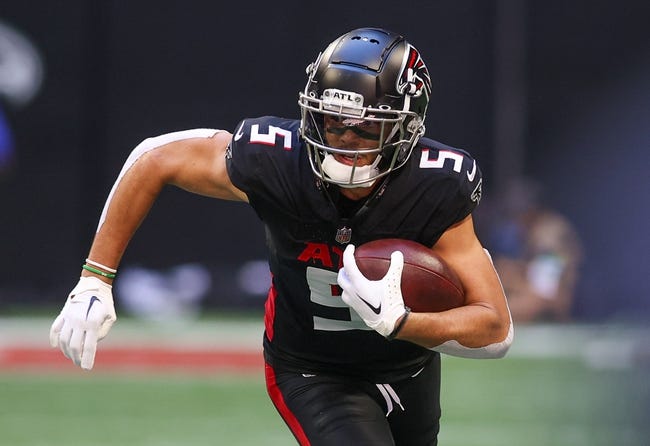 Oct 8, 2023; Atlanta, Georgia, USA; Atlanta Falcons wide receiver Drake London (5) runs after a catch against the Houston Texans in the second half at Mercedes-Benz Stadium. Mandatory Credit: Brett Davis-USA TODAY Sports