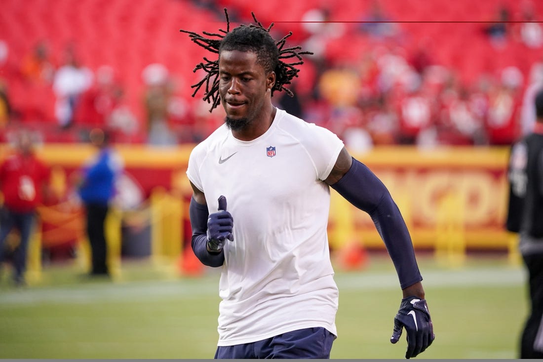 Oct 12, 2023; Kansas City, Missouri, USA; Denver Broncos wide receiver Jerry Jeudy (10) warms up against the Kansas City Chiefs prior to a game at GEHA Field at Arrowhead Stadium. Mandatory Credit: Denny Medley-USA TODAY Sports