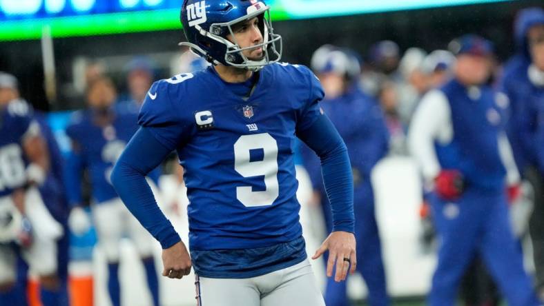 October 29, 2023; East Rutherford, NJ, USA; New York Giants place kicker Graham Gano (9) watches as a late fourth quarter field goal attempt is no good.