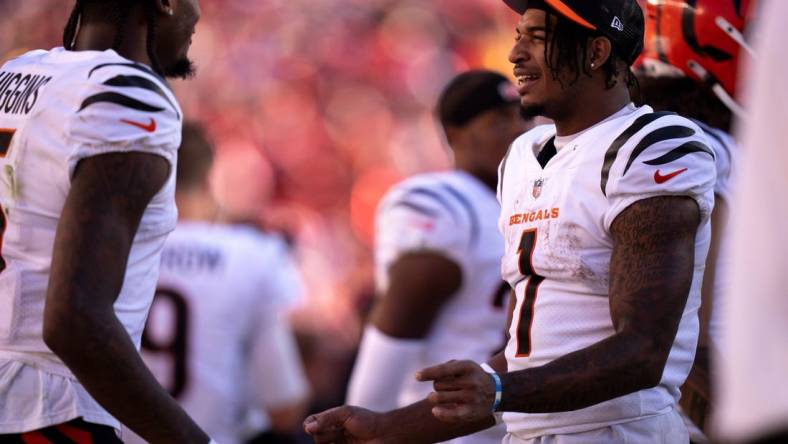 Cincinnati Bengals wide receiver Ja'Marr Chase (1) talks with Cincinnati Bengals wide receiver Tee Higgins (5) in the fourth quarter of the NFL game between the Cincinnati Bengals and the San Francisco 49ers at Levi Stadium in Santa Clara, Calif., on Sunday, Oct 29, 2023.