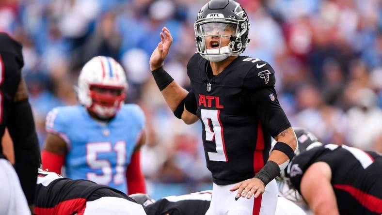 Oct 29, 2023; Nashville, Tennessee, USA; Atlanta Falcons quarterback Desmond Ridder (9) against the Tennessee Titans during the first half at Nissan Stadium. Mandatory Credit: Steve Roberts-USA TODAY Sports