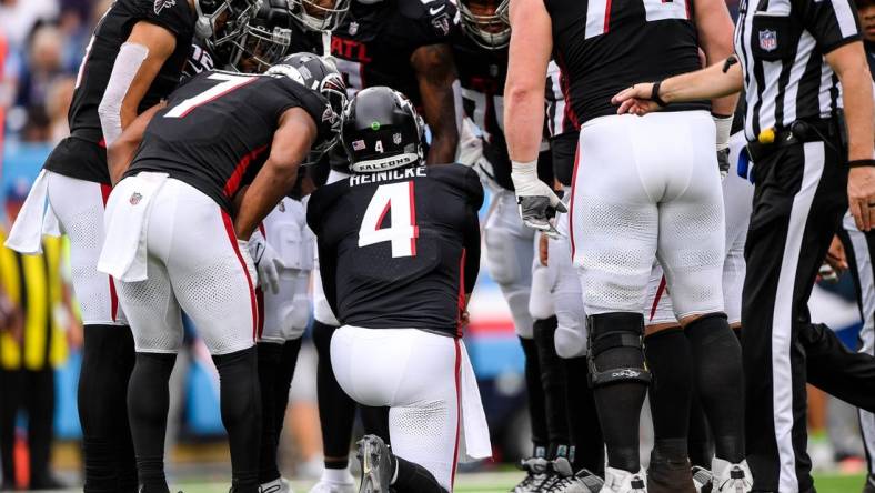 Oct 29, 2023; Nashville, Tennessee, USA;  Atlanta Falcons quarterback Taylor Heinicke (4) calls the play against the Tennessee Titans during the second at Nissan Stadium. Mandatory Credit: Steve Roberts-USA TODAY Sports