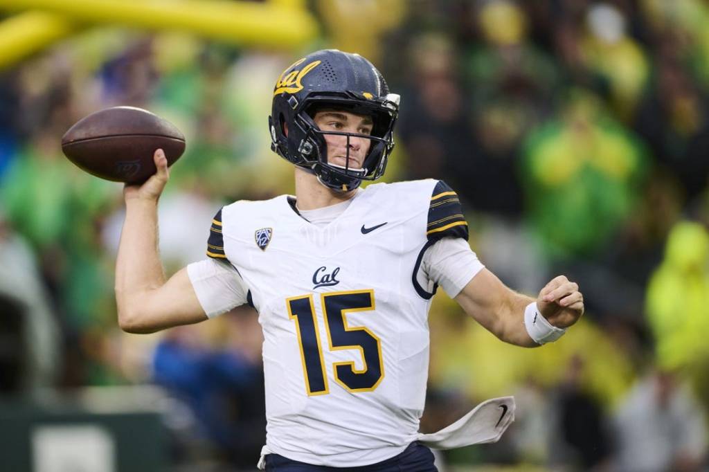 Nov 4, 2023; Eugene, Oregon, USA; California Golden Bears quarterback Fernando Mendoza (15) throws the ball during the second half against the Oregon Ducks at Autzen Stadium. Mandatory Credit: Troy Wayrynen-USA TODAY Sports