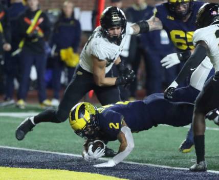 Michigan Wolverines running back Blake Corum (2) scores a touchdown against the Purdue Boilermakers during the first half at Michigan Stadium, Saturday, Nov. 4, 2023.