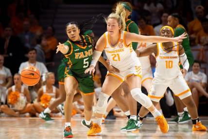 Tennessee guard/forward Tess Darby (21) tracks down a loose ball in the opening game of the season.