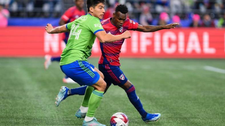 Nov 10, 2023; Seattle, Washington, USA; Seattle Sounders midfielder Josh Atencio (84) looks for a pass as FC Dallas forward J  der Obrian (8) defends during the first half at Lumen Field. Mandatory Credit: Steven Bisig-USA TODAY Sports