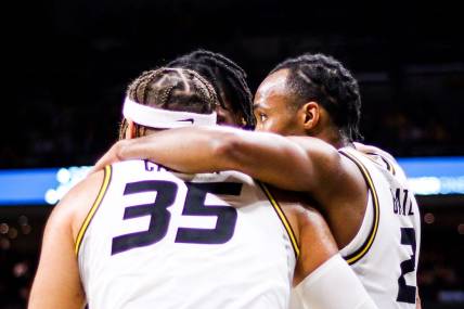 Missouri's Noah Carter (35) huddles with Tamar Bates (right) and other Missouri players during a college basketball game against Memphis at Mizzou Arena on Nov. 10, 2023, in Columbia, Mo.