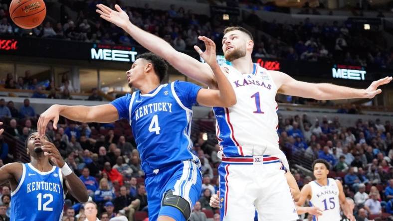 Nov 14, 2023; Chicago, Illinois, USA;  Kentucky Wildcats forward Tre Mitchell (4) defends Kansas Jayhawks center Hunter Dickinson (1) during the second half at United Center. Mandatory Credit: David Banks-USA TODAY Sports