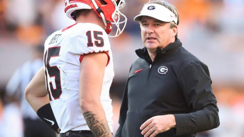 Georgia head coach Kirby Smart talks with Georgia quarterback Carson Beck (15) during a football game between Tennessee and Georgia at Neyland Stadium in Knoxville, Tenn., on Saturday, Nov. 18, 2023.