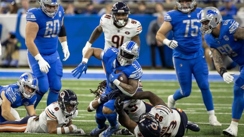 Nov 19, 2023; Detroit, Michigan, USA; Detroit Lions running back David Montgomery (5) runs with the ball against the Chicago Bears during the first half at Ford Field. Mandatory Credit: David Reginek-USA TODAY Sports