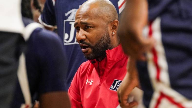 Nov 19, 2023; Columbia, Missouri, USA; Jackson State Tigers head coach Mo Williams talks to players in a time out against the Missouri Tigers during the first half at Mizzou Arena. Mandatory Credit: Denny Medley-USA TODAY Sports