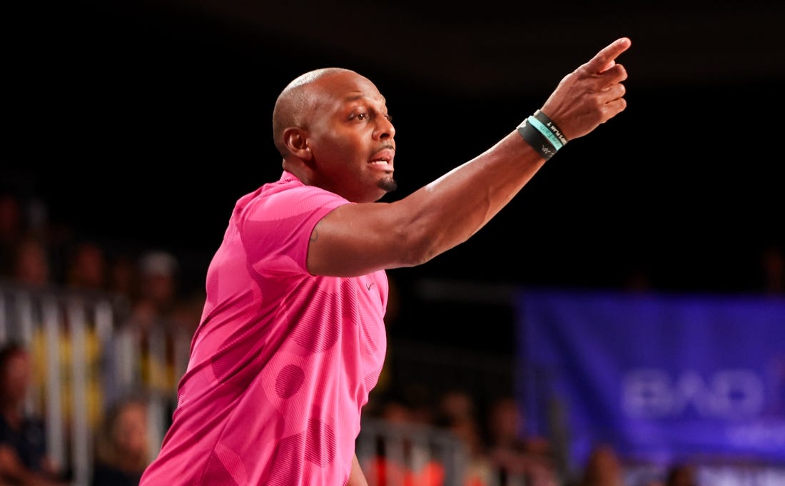 Memphis Tigers head coach Anfernee Hardaway reacts during the first half against the Michigan Wolverines at Imperial Arena. Mandatory Credit: Kevin Jairaj-USA TODAY Sports